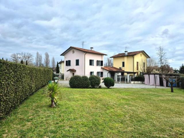 Villa Indipendente in vendita a Capannori, Toscana