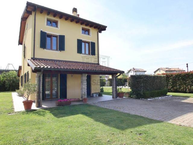 Villa Indipendente in vendita a Capannori, Toscana