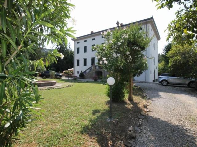 Villa Indipendente in vendita a Verciano, Capannori