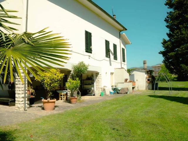 Villa Indipendente in vendita a San Colombano, Capannori