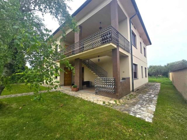 Villa Indipendente in vendita a Capannori, Toscana