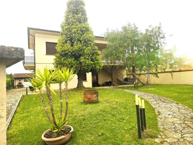 Villa Indipendente in vendita a Capannori, Toscana