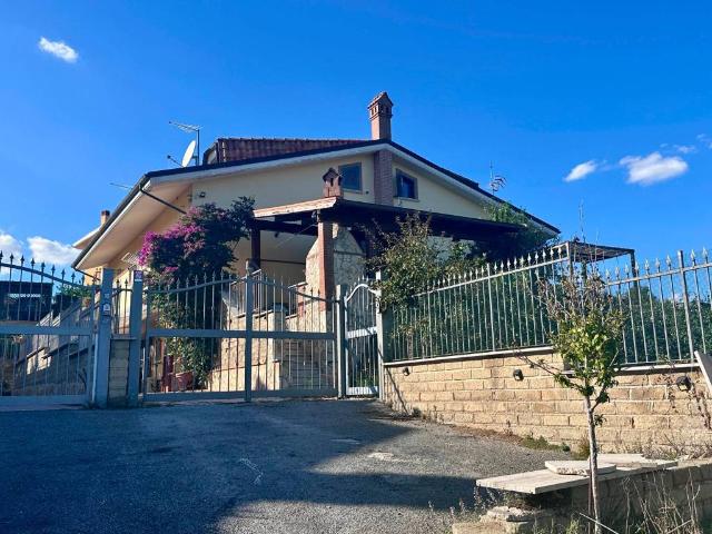 Villa Indipendente in vendita a Capena, Roma Capitale