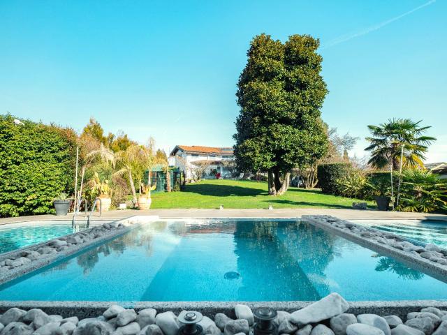 Villa Indipendente in vendita a Capiago, Capiago Intimiano
