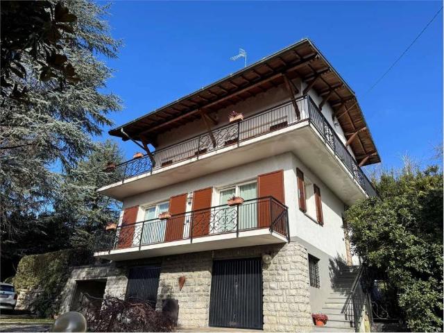 Villa Indipendente in vendita a Capiago, Capiago Intimiano