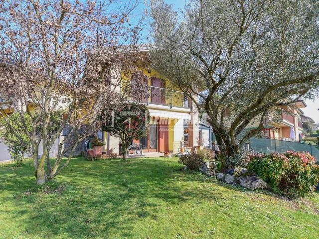 Villa Indipendente in vendita a Capiago Intimiano, Lombardia