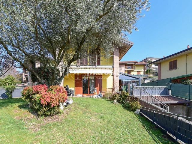 Villa Indipendente in vendita a Capiago Intimiano, Lombardia