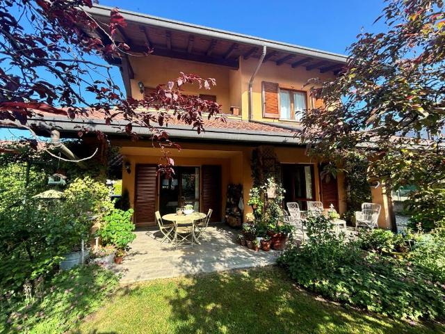 Villa Indipendente in vendita a Capiago Intimiano, Lombardia