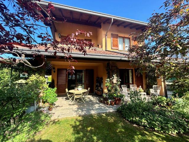 Villa Indipendente in vendita a Capiago Intimiano, Lombardia