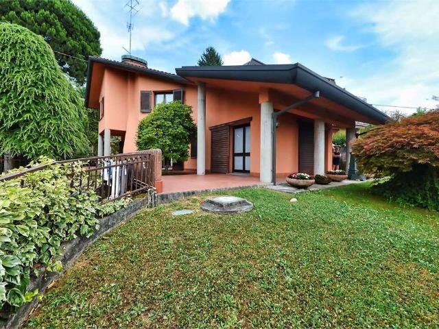 Villa Indipendente in vendita a Capiago Intimiano, Lombardia