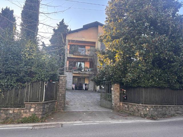 Villa Indipendente in vendita a Capiago Intimiano, Lombardia