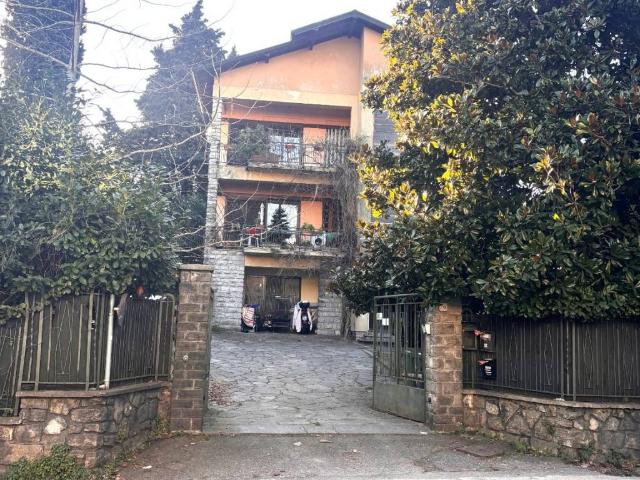 Villa Indipendente in vendita a Intimiano, Capiago Intimiano