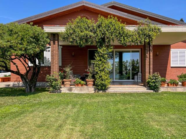 Villa Indipendente in vendita a Capiago, Capiago Intimiano
