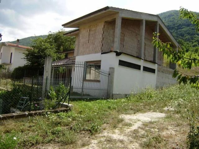 Villa Indipendente in vendita a Capistrello, Abruzzo