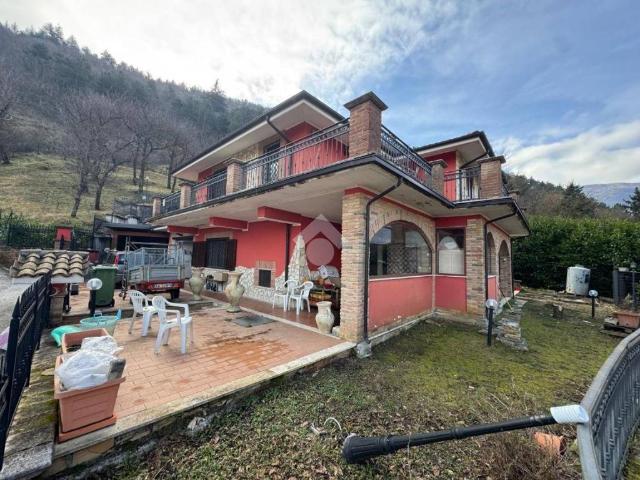 Villa Indipendente in vendita a Pescocanale, Capistrello