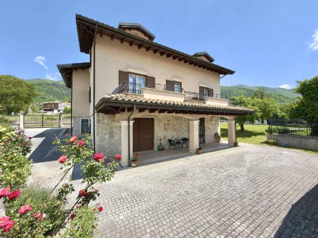 Villa Indipendente in vendita a Capitignano, Abruzzo