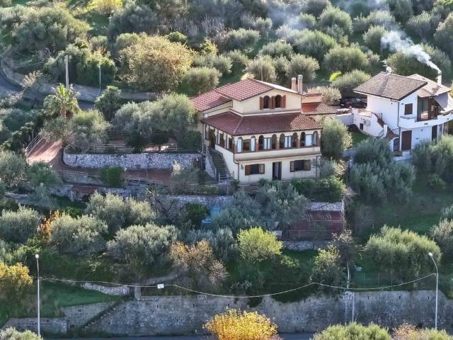 Villa Indipendente in vendita a Fontana Drago, Capo D'orlando