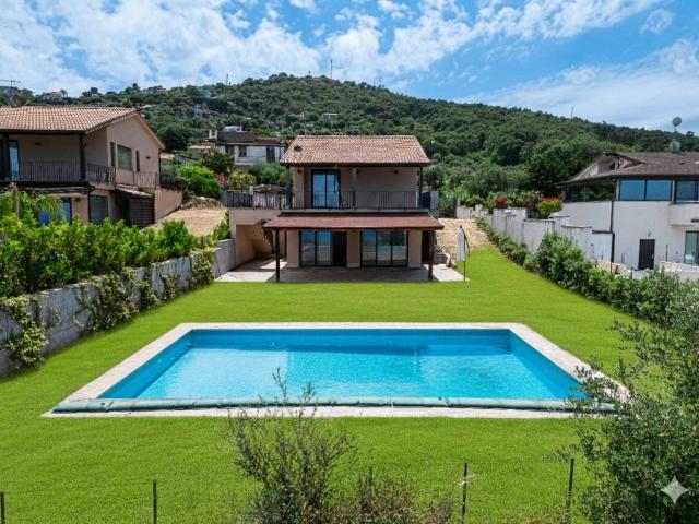Villa Indipendente in vendita a Fontana Drago, Capo D'orlando
