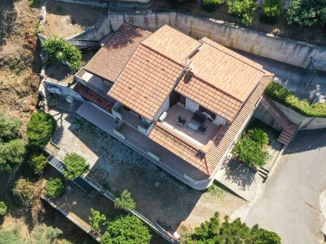 Villa Indipendente in vendita a Fontana Drago, Capo D'orlando