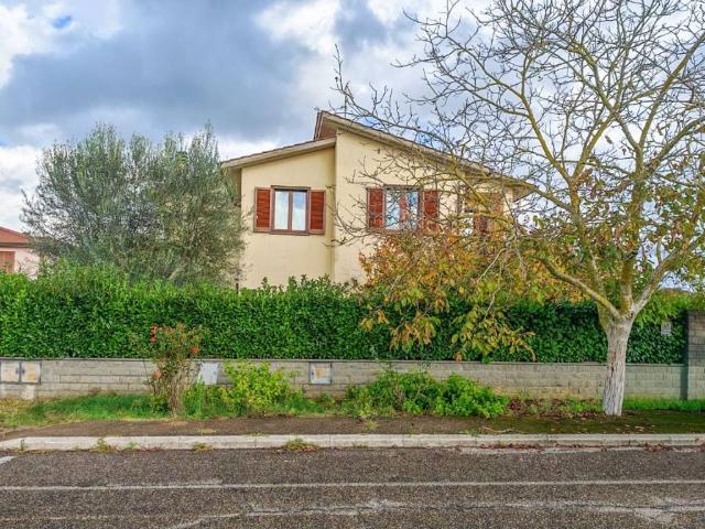 Villa Indipendente in vendita a Capodimonte, Lazio