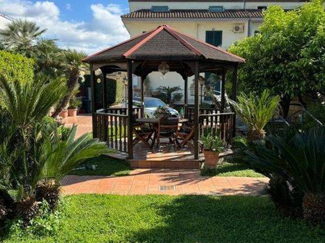 Villa Indipendente in vendita a Capodrise, Campania