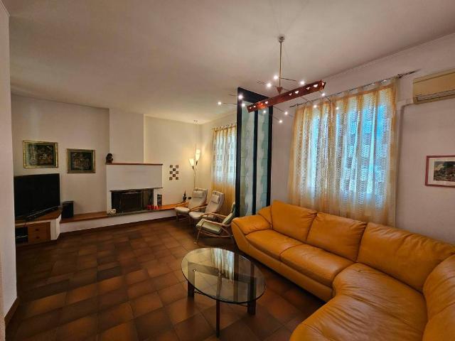 Villa Indipendente in vendita a Caponago, Lombardia