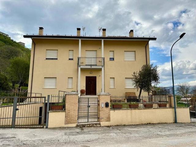 Villa Indipendente in vendita a Caporciano, Abruzzo