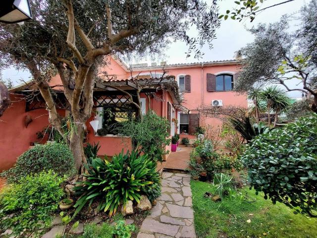 Villa Indipendente in vendita a La Maddalena, Capoterra