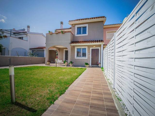 Villa Indipendente in vendita a Residenza del Sole, Capoterra