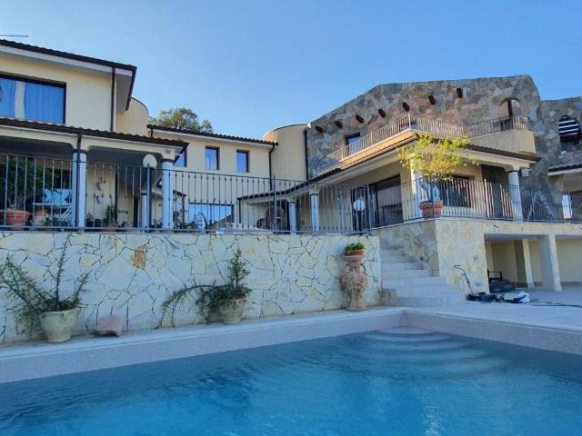 Villa Indipendente in vendita a Capoterra, Sardigna/Sardegna