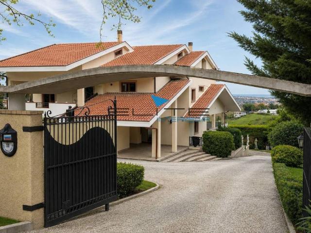 Villa Indipendente in vendita a Cappelle Sul Tavo, Abruzzo