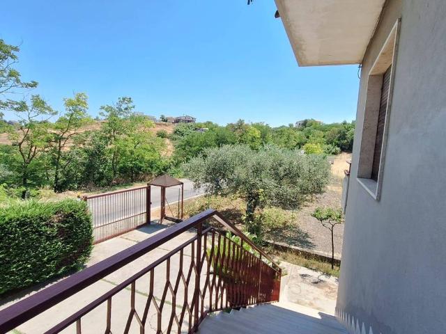 Villa Indipendente in vendita a Cappelle Sul Tavo, Abruzzo