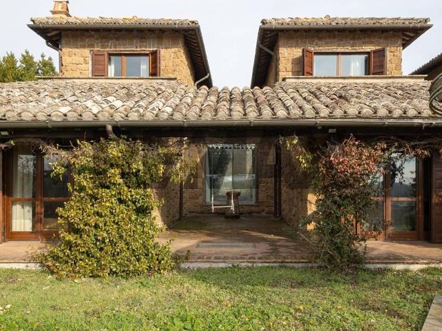 Villa Indipendente in vendita a Capranica, Lazio