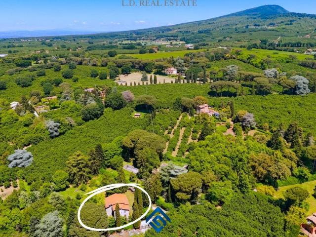 Villa Indipendente in vendita a Capranica, Lazio