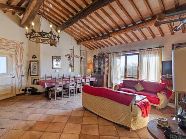 Villa Indipendente in vendita a Capranica, Lazio