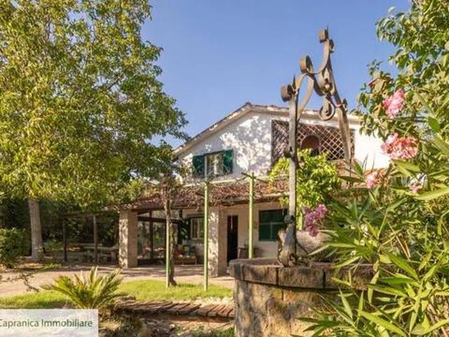 Villa Indipendente in vendita a Capranica, Lazio