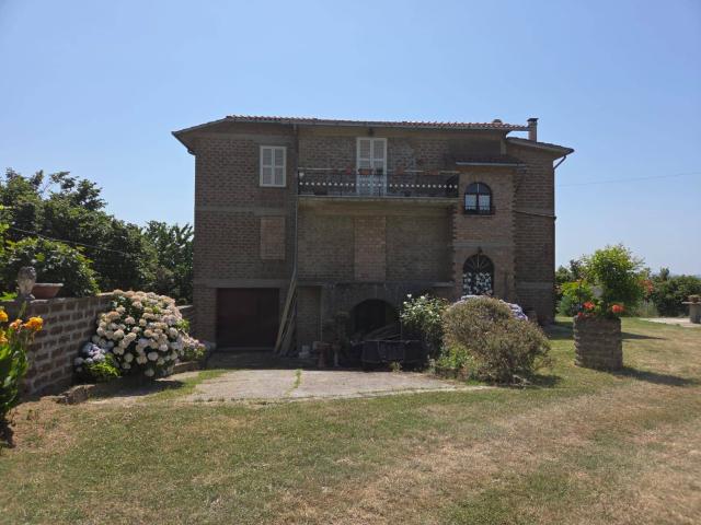 Villa Indipendente in vendita a Caprarola, Lazio