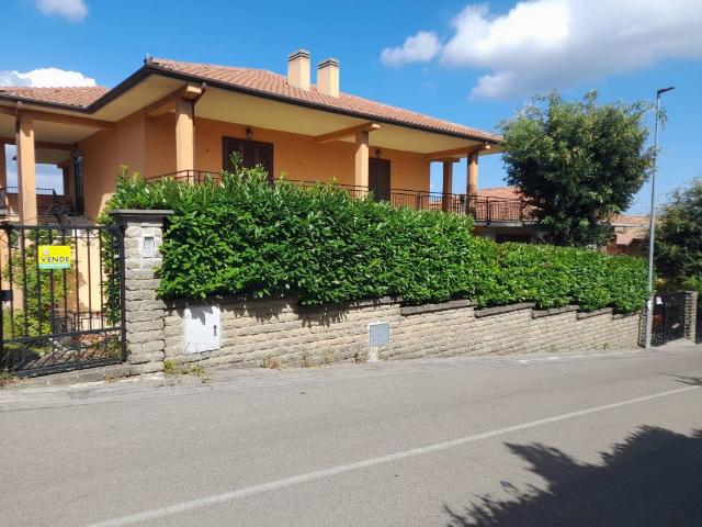 Villa Indipendente in vendita a Caprarola, Viterbo