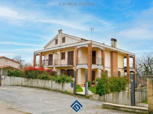 Villa Indipendente in vendita a Caprarola, Lazio