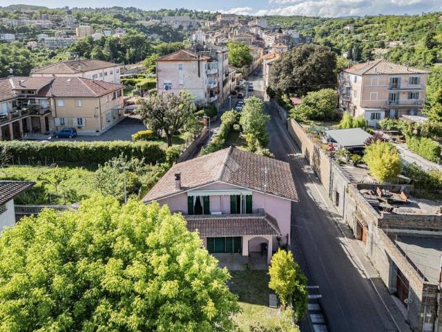 Villa Indipendente in vendita a Caprarola, Lazio