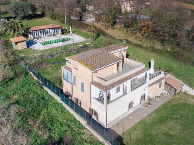 Villa Indipendente in vendita a Ronciglione, Lazio