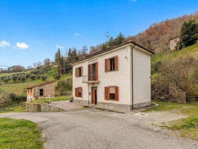 Villa Indipendente in vendita a Caprese Michelangelo, Toscana