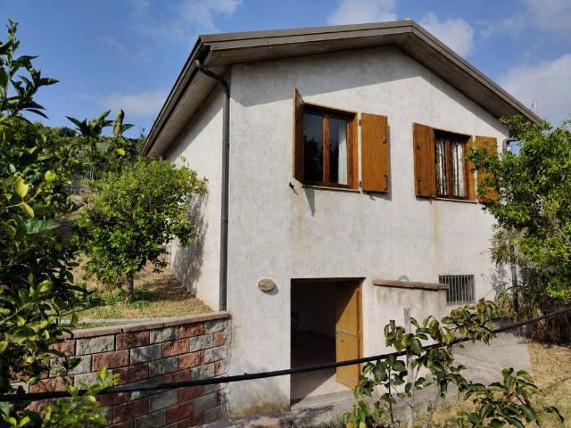Villa Indipendente in vendita a Capri Leone, Sicilia