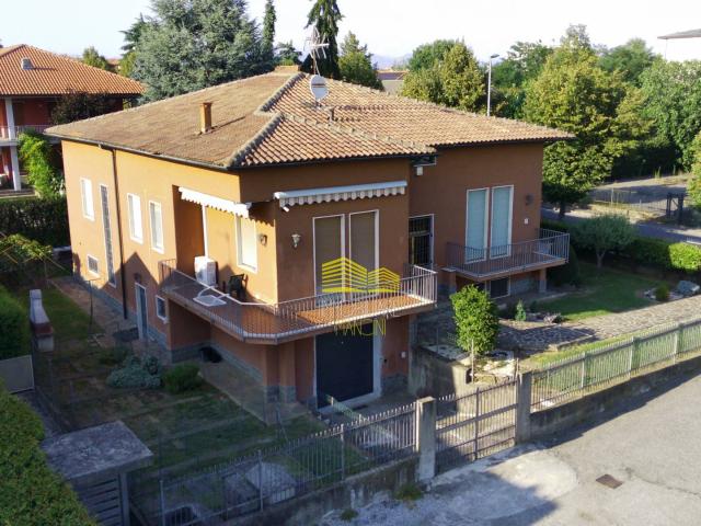 Villa Indipendente in vendita a Capriate, Capriate San Gervasio