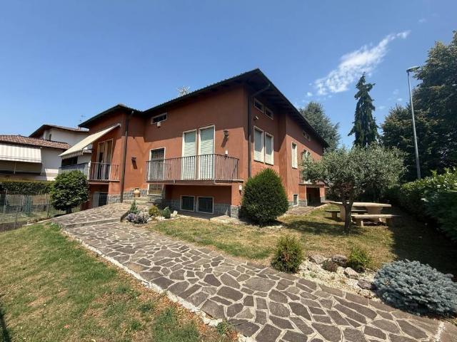 Villa Indipendente in vendita a Capriate, Capriate San Gervasio