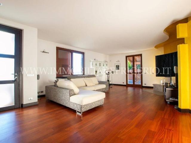 Villa Indipendente in vendita a Caprino Bergamasco, Lombardia