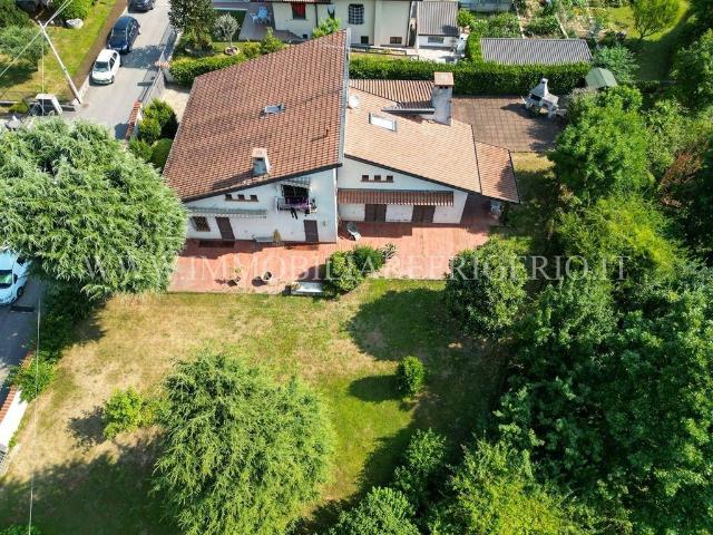 Villa Indipendente in vendita a Caprino Bergamasco, Lombardia