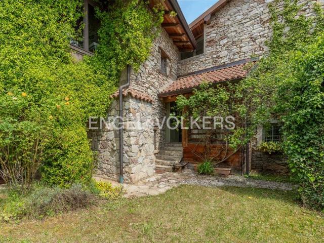 Villa Indipendente in vendita a Caprino Bergamasco, Lombardia