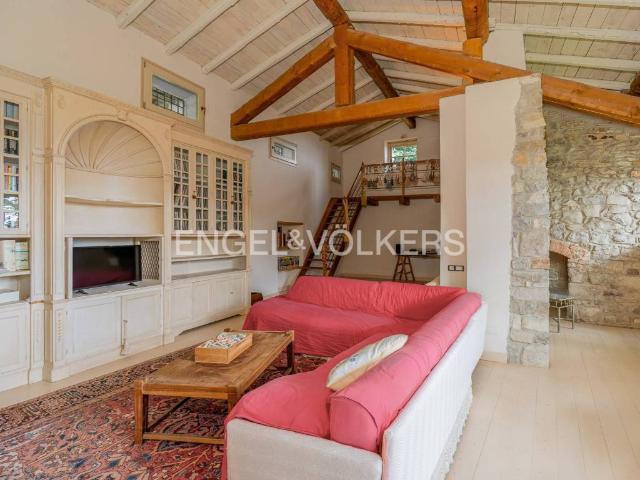 Villa Indipendente in vendita a Caprino Bergamasco, Lombardia