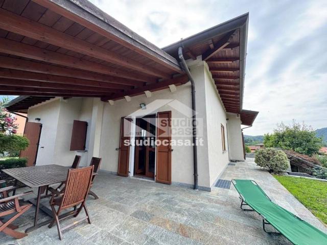Villa Indipendente in vendita a Caprino Bergamasco, Lombardia
